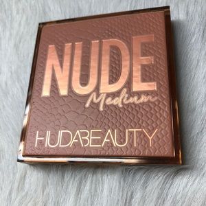 Huda Beauty Nude Medium palette